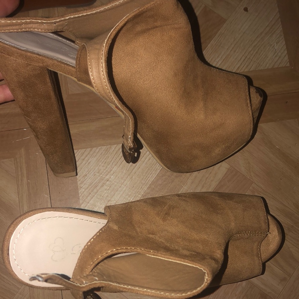 Brand (Soda) Size (8 1/2) color (tan)